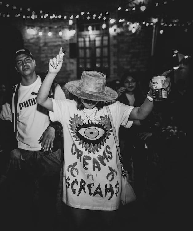 16 Types Of Customized T-Shirt Decorations That Women Love