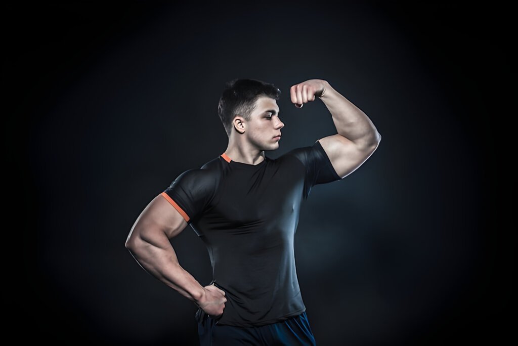The 11 Best Workout Shirts For Men 2025